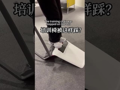 Bequemer Stackbarer Bürostuhl mit weichen Kissen und kompakter Gestaltung