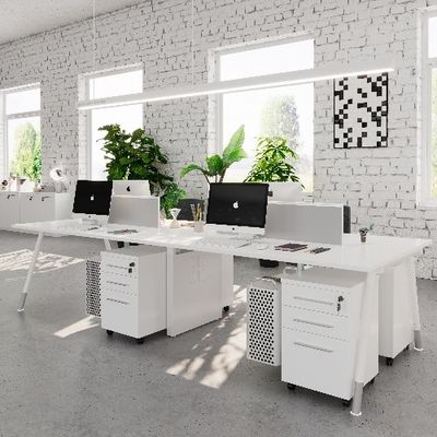kaufen Weißer Vier-Personen-Schreibtisch mit Bildschirm-Teiler-Speicher und Mainframe-Rack online manufacture